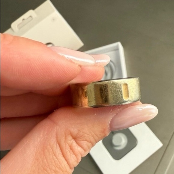 Oura Ring Gold and Silver - Picture 4 of 5